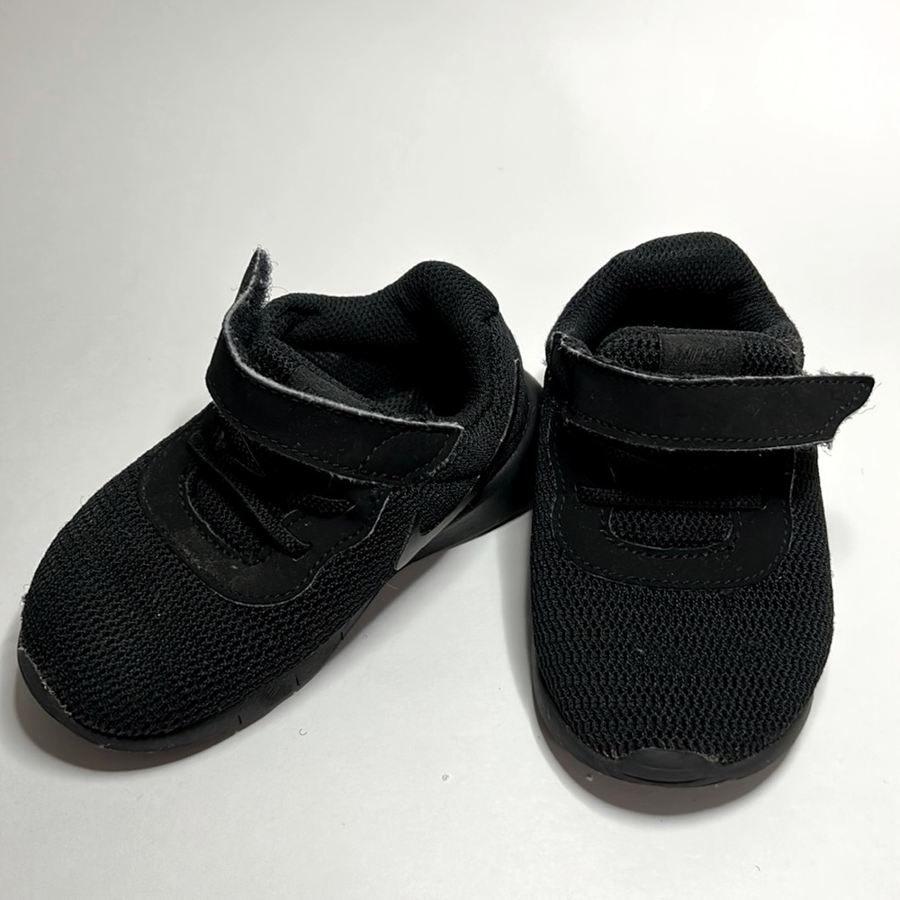 NIKE BLACK SNEAKER SIZE US 7C